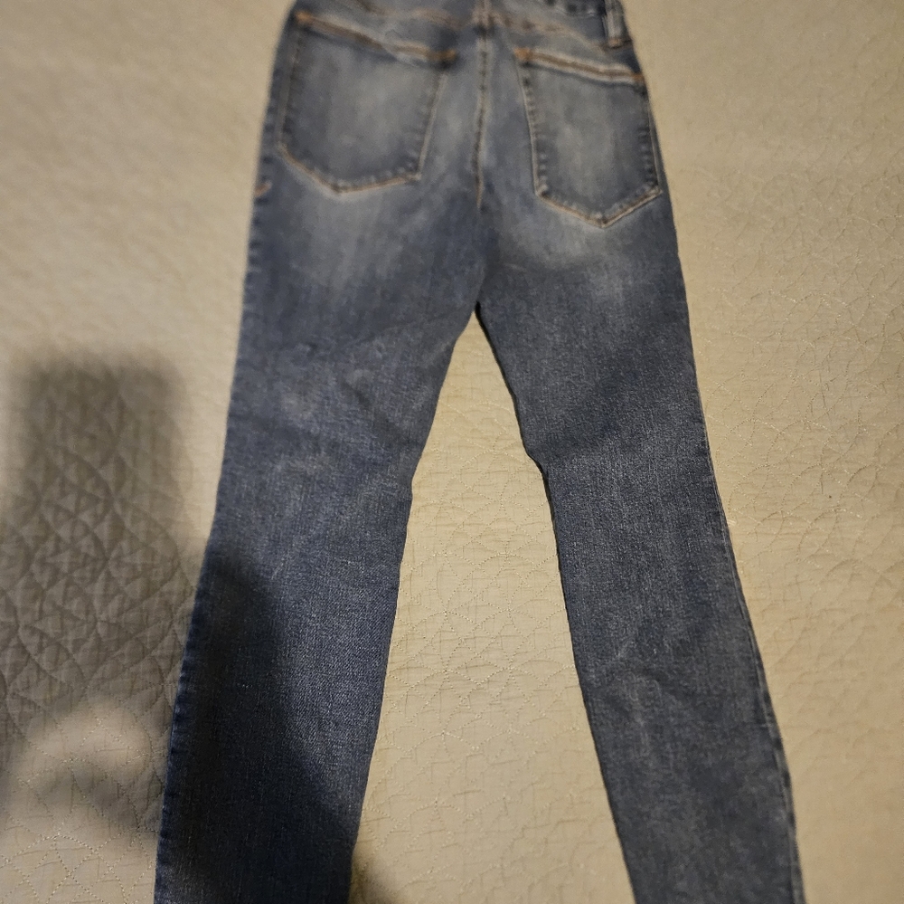 Denin - Picture 3 of 3